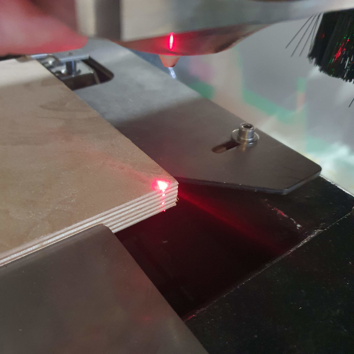Laser zum Schneiden von Platten