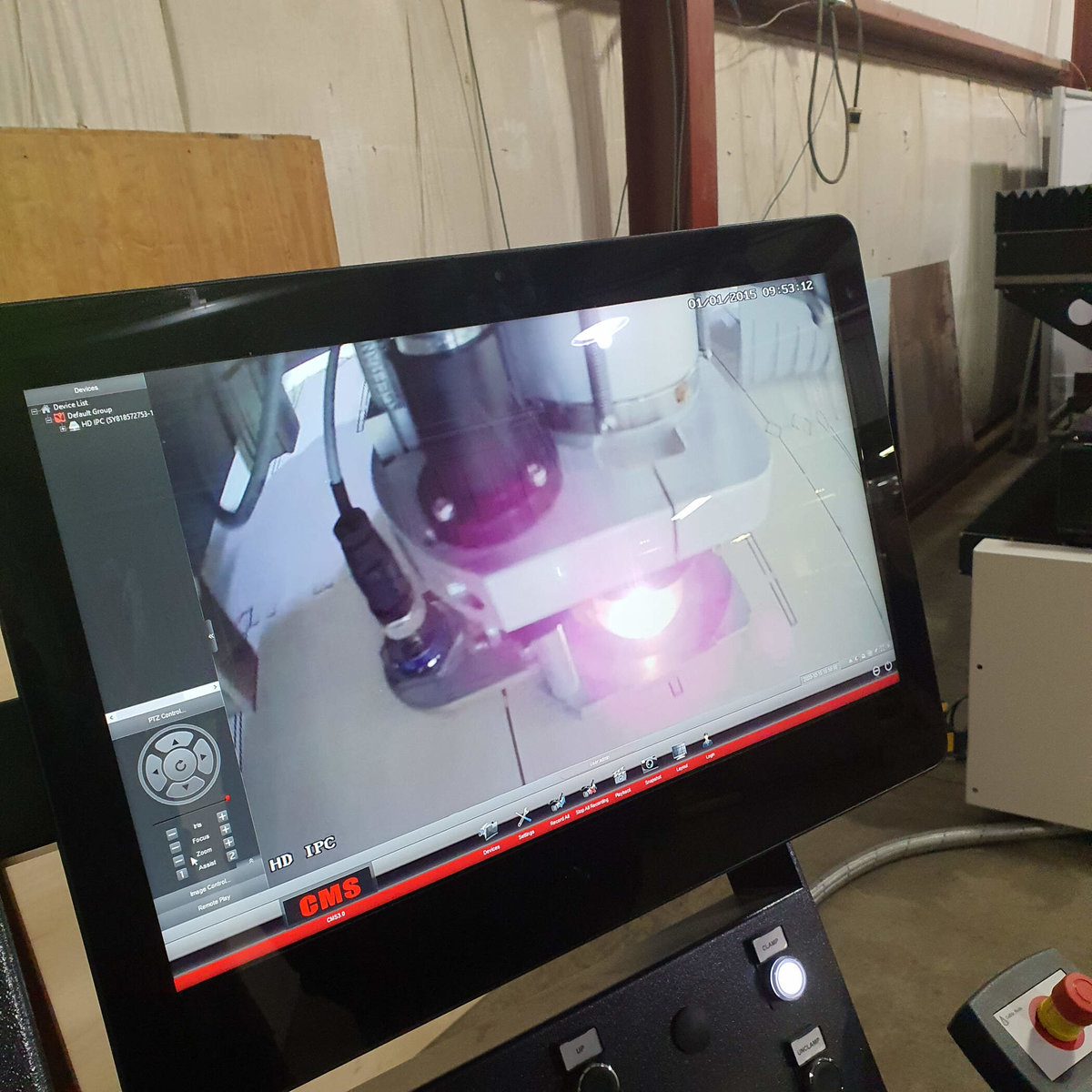Bildschirmübertragung zur Überwachung eines Lasergerätes